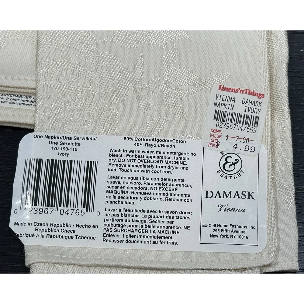 NOS VINTAGE Ivory/beige Damask Vienna 12 Napkins 16.5 X 18 Floral New w/tags